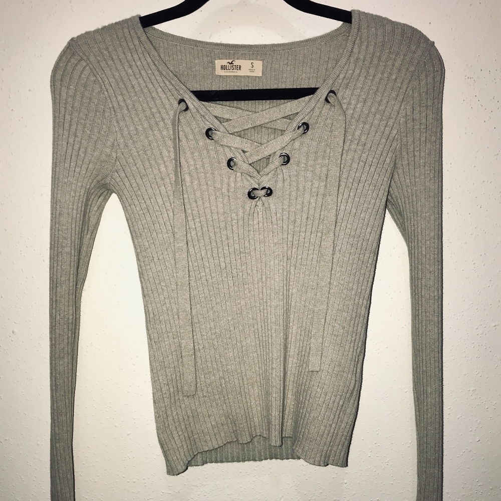 gray long sleeve blouse